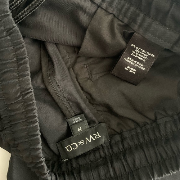 RW&Co black shorts in 29 waist. With extra zipper pocket - Picture 2 of 3